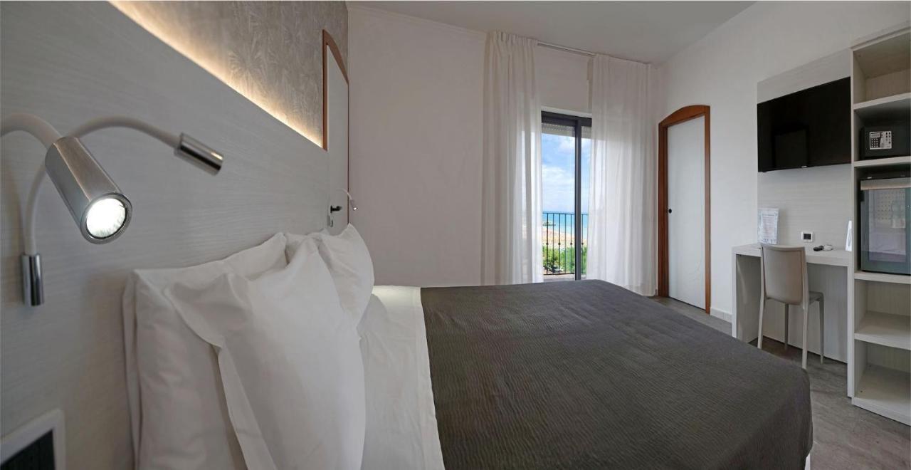 Hotel Venus Gabicce Mare Exterior photo